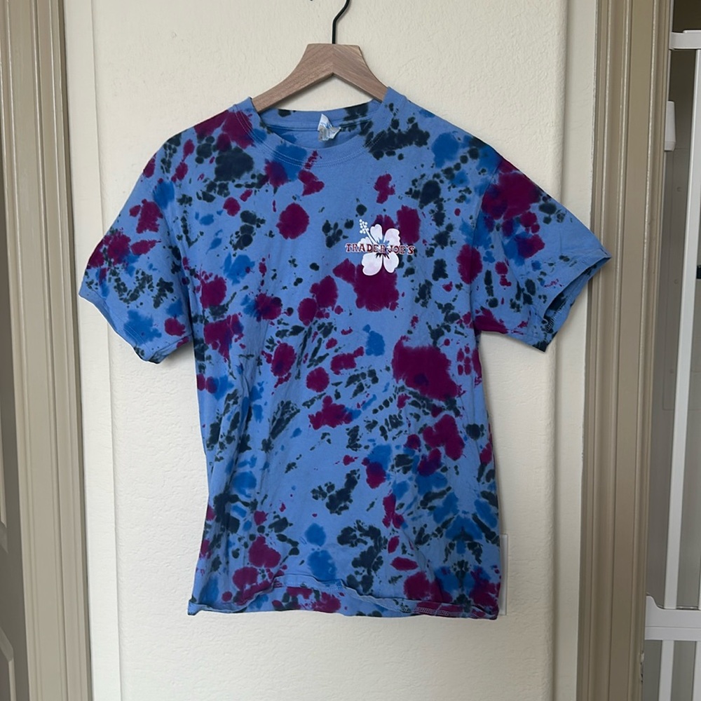 Trader Joe’s Custom Crew Tie-Dye short Sleeve Shirt Unisex Size Medium
